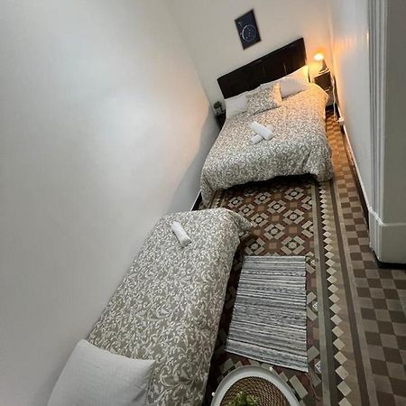 A & M Barcelona Hostal מראה חיצוני תמונה