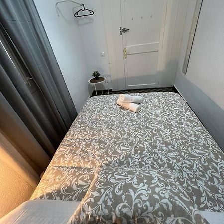 A & M Barcelona Hostal מראה חיצוני תמונה