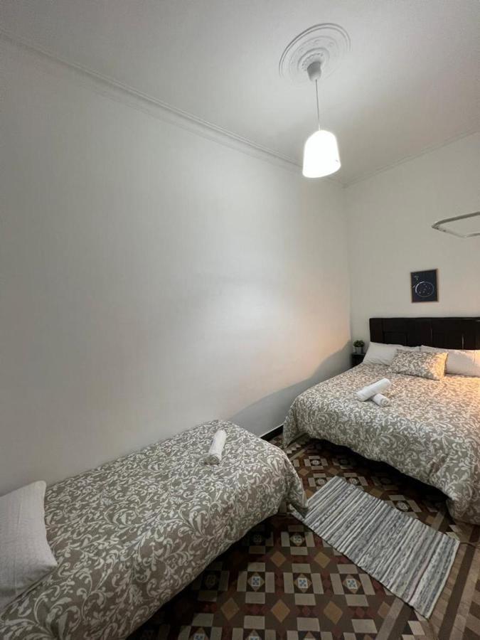 A & M Barcelona Hostal מראה חיצוני תמונה