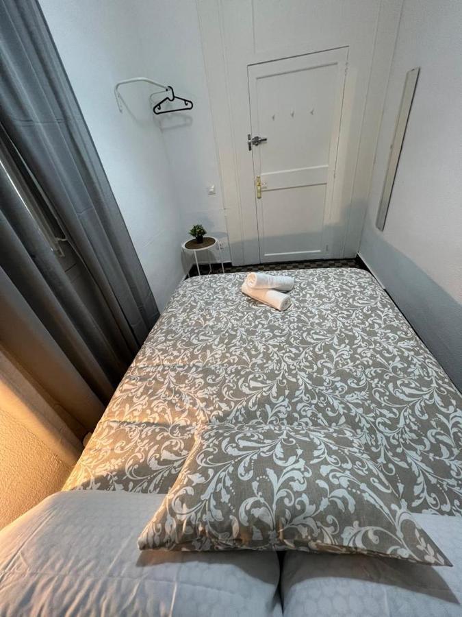 A & M Barcelona Hostal מראה חיצוני תמונה