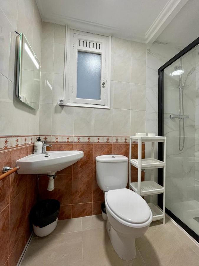 A & M Barcelona Hostal מראה חיצוני תמונה