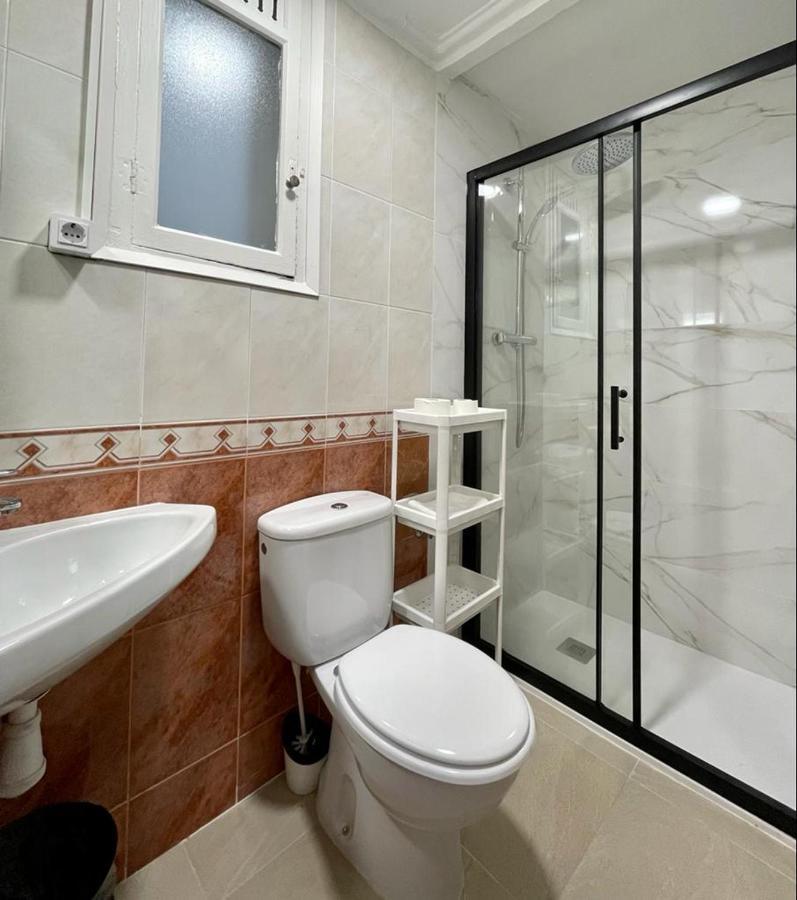 A & M Barcelona Hostal מראה חיצוני תמונה