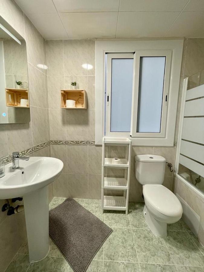 A & M Barcelona Hostal מראה חיצוני תמונה