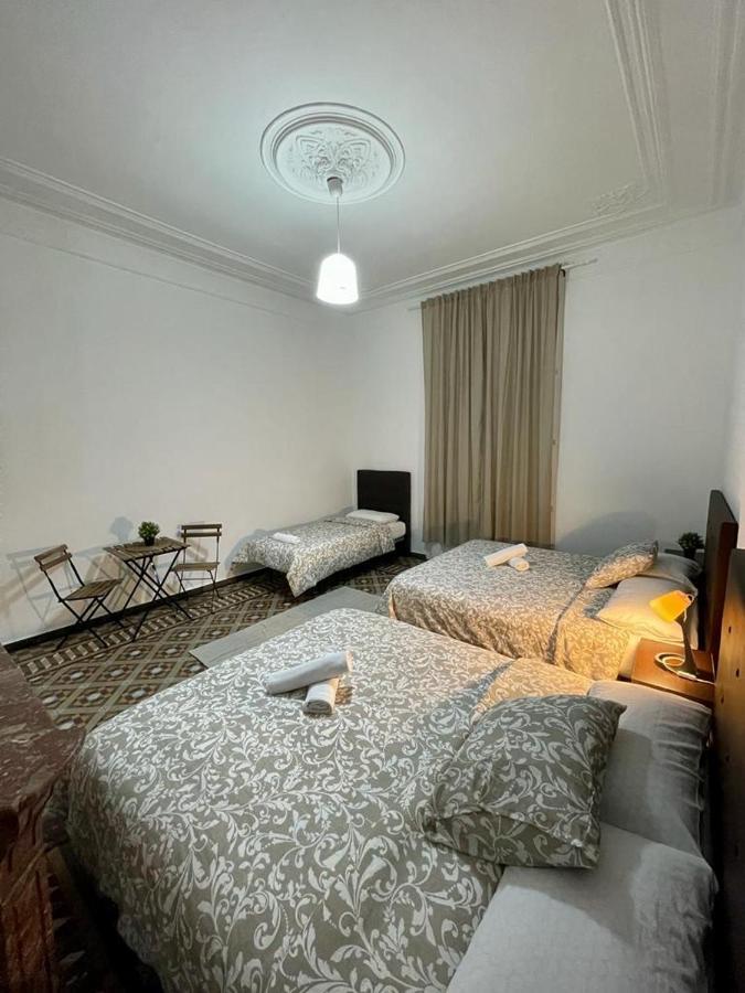A & M Barcelona Hostal מראה חיצוני תמונה