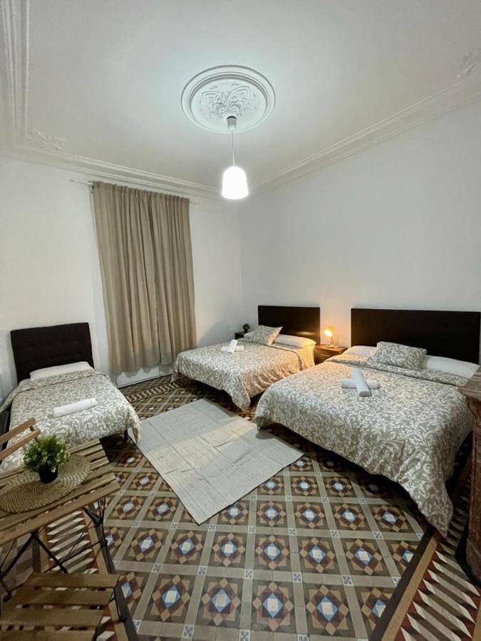 A & M Barcelona Hostal מראה חיצוני תמונה