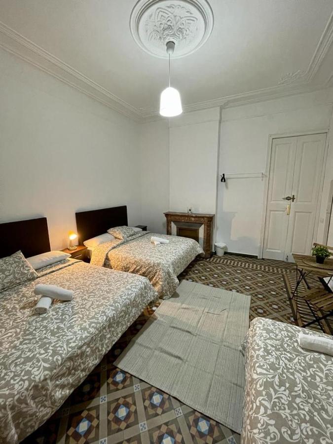 A & M Barcelona Hostal מראה חיצוני תמונה